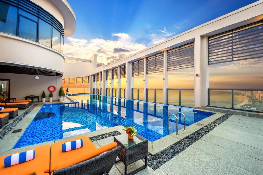 Da Nang Ocean View Luxury Apartment ภายนอก รูปภาพ